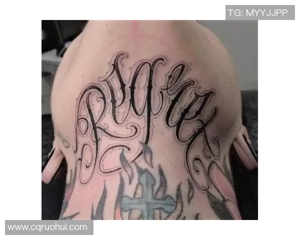 足球明星侧腰纹身的艺术魅力与个人故事揭秘 足球明星侧腰纹身的艺术魅力与个人故事揭秘