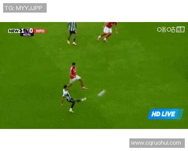 足球明星惊艳暴力射门瞬间视频展现力量与技巧的完美结合