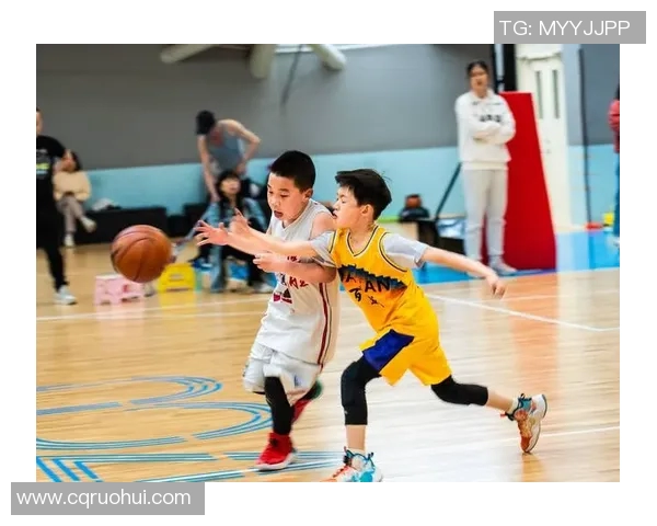 体育明星亲身体验篮球比赛展现竞技魅力与团队精神的精彩瞬间